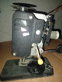 Antico proiettore super 8 a manovella 