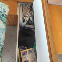 tavolo in legno con panche contenitore 