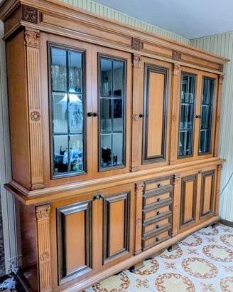 Credenza classica in legno solida e perfetta