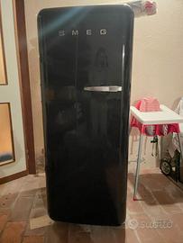 Smeg Frigorifero Nero Modello Fab 28 