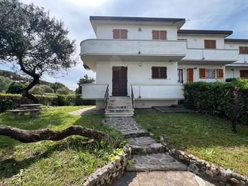 Bilocale con giardino e p. auto a 150 mt dal mare