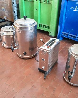 vari thermos per bevande usati