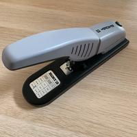 Pinzatrice spillatrice cucitrice da tavolo