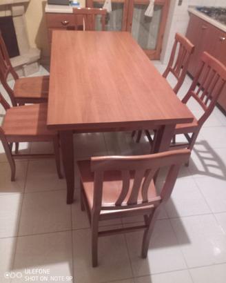 TAVOLO ALLUNGABILE CON 6 SEDIE
