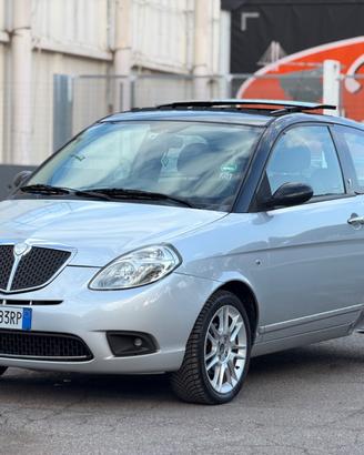 Lancia Ypsilon 1.3 MJT 75 CV Platino
