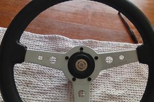 volante sportivo vintage per auto d'epoca