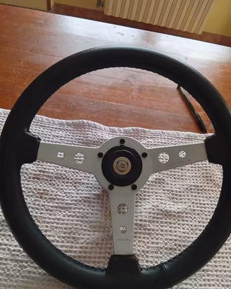 volante sportivo vintage per auto d'epoca