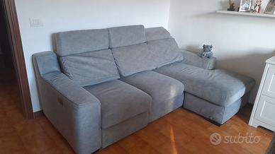 divano grigio