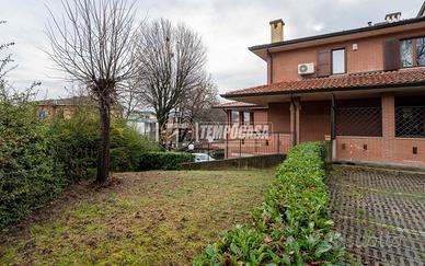 APPARTAMENTO CON INGRESSO INDIPENDENTE E GIARDINO