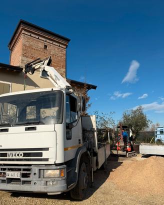Iveco eurocargo con gru