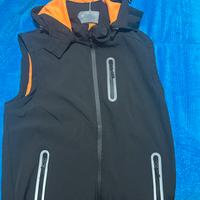 Gilet smanicato con cappuccio in pile