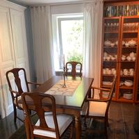 Tavolo e sedie in noce VILLEROY & BOCH