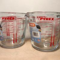 Set cucina 2 caraffe graduate in vetro Pyrex 0,5L