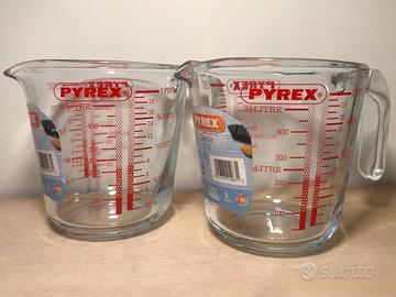 Set cucina 2 caraffe graduate in vetro Pyrex 0,5L