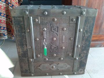 cassaforte borchiata