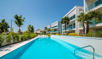 Jesolo-piano terra-piscina-zona Mazzini-box auto
