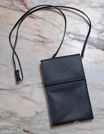 Borsello in ecopelle nero martellato Zara