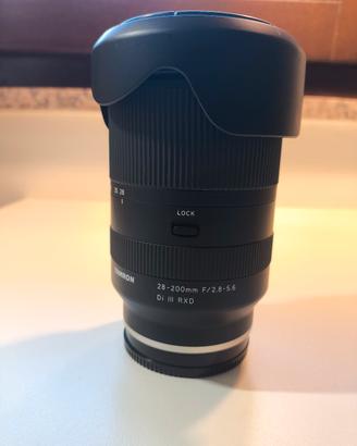 Tamron 28-200mm attacco Sony FE