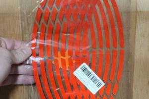 Adesivi rossi cerchi moto