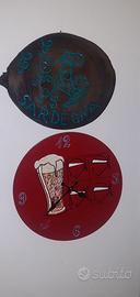 Orologio rosso 4 mori con quadro legno sardo