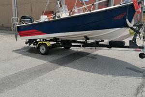 Barca a motore