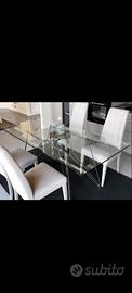 tavolo in vetro e acciaio