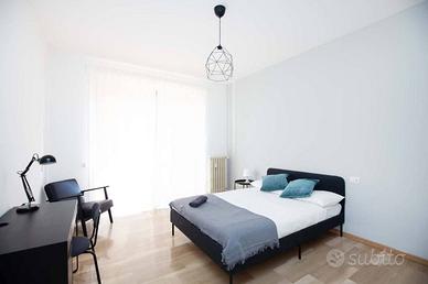 Stanza in appartamento di 150 m² a Milano