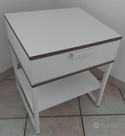 Comodino e pouf contenitore Ikea