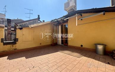 MANSARDA CON TERRAZZO IN CENTRO ARONA