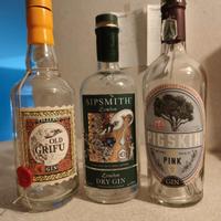 Set bottiglie di gin