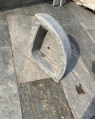 Lavabo da giardino in pietra di Luserna