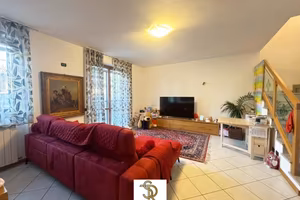 Villetta a schiera di 174 m² con 4 locali e box au