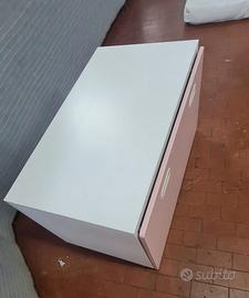 cassettone bianco e rosa 