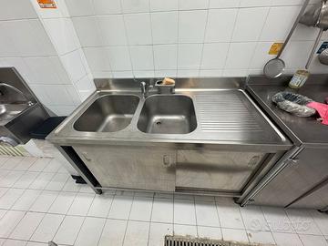 Lavatoio inox armadiato 2 vasche