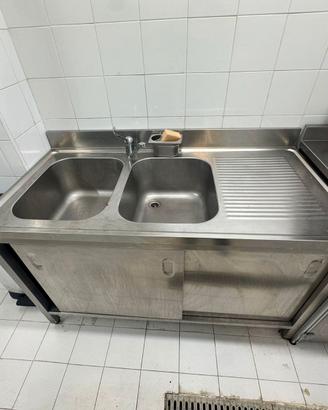 Lavatoio inox armadiato 2 vasche