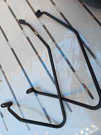 Telai borse posteriori moto Givi