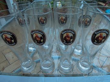 18 bicchieri birra nuovi e set piatti