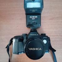Macchina fotografica yashica con flash anni 90
