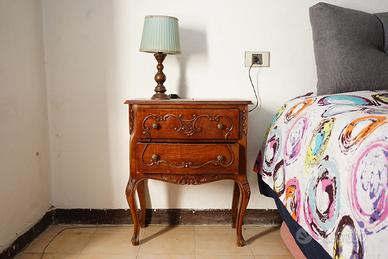 Comodino singolo in legno massello