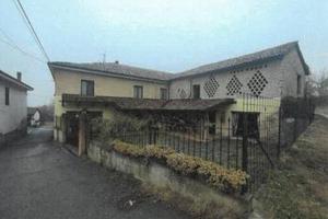 Immobile in asta di 186 m² con 4 locali e box auto
