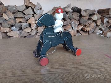 Antico vecchio giocattolo con cavallo e fantino