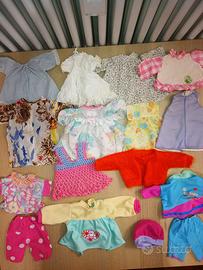 Vestiti e scarpe bambole