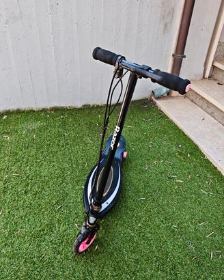 Monopattino elettrico per bambini  RAZOR E90