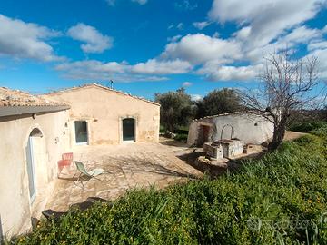 Casale Ristrutturato con 15 Ettari di Terreno