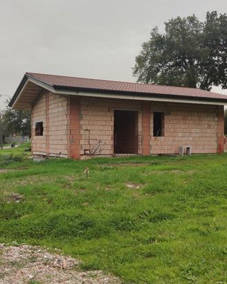 Villa a Giano Vetusto con terreno di circa 8500 mq