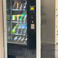 Frigorifero distributore bevande