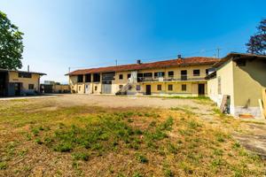 CASA INDIPENDENTE A LEINÌ