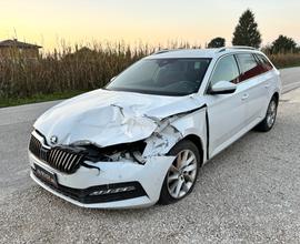 Skoda Superb 2.0 TDI 150 CV SCR Wagon Ambition