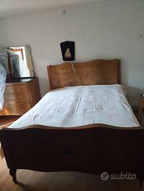 contorno letto matrimoniale di legno