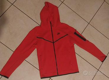 NIKE tech fleece university red